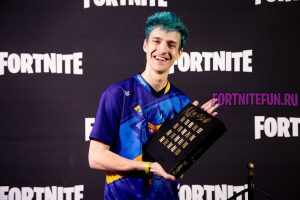 XBOX One с автографом Ninja