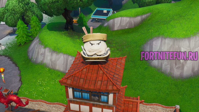 Гигантская голова пельменя в Китайском Квартале