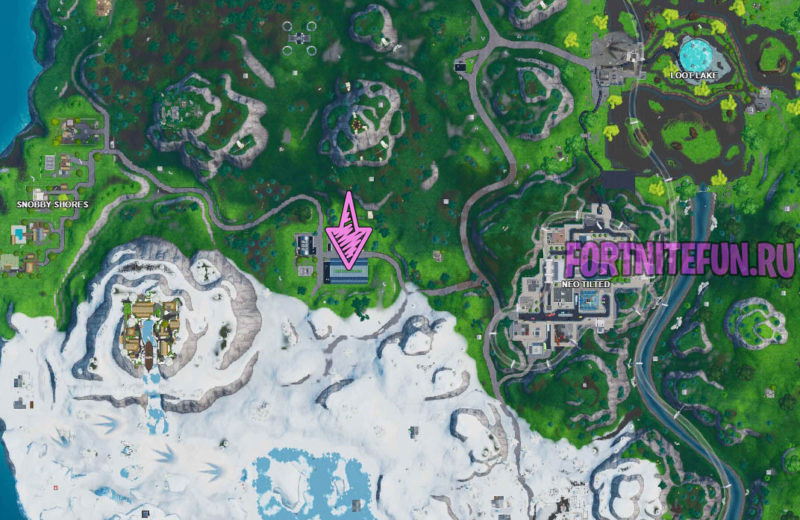 Забейте гол на футбольном поле в помещении (1)