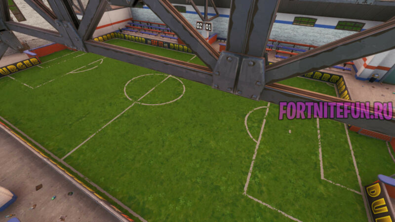 Забейте гол на футбольном поле в помещении (1)